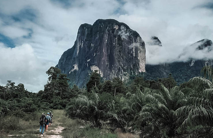 Gambar 7 Gunung dengan Nama Unik di Indonesia 6