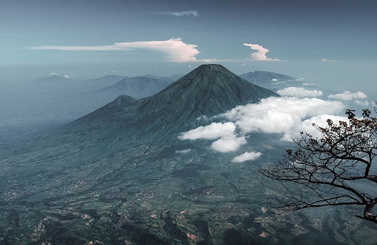 Gambar 7 Gunung dengan Nama Unik di Indonesia 4