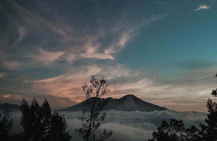 Gambar 7 Gunung dengan Nama Unik di Indonesia 7