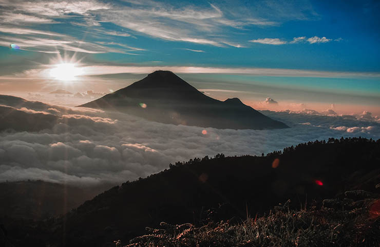 Gambar 7 Gunung dengan Nama Unik di Indonesia 2