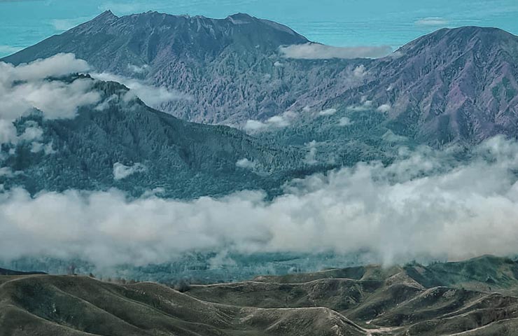 Gambar 7 Gunung dengan Nama Unik di Indonesia 3